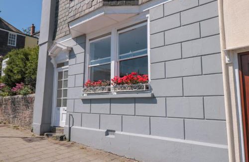 Dartmouth Apartment | Flat 1, 32 Newcomen Road