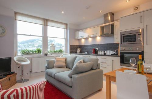 Dartmouth Apartment | Flat 1, 32 Newcomen Road