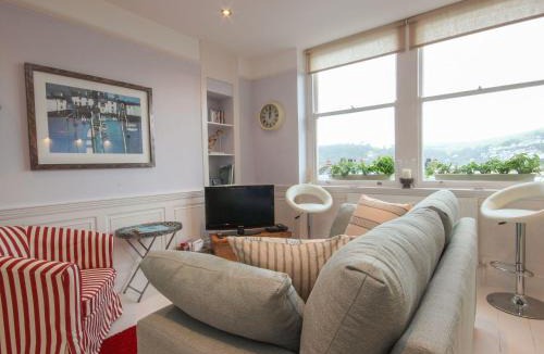 Dartmouth Apartment | Flat 1, 32 Newcomen Road