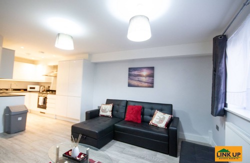 Yiewsley Apartment | Flat 1, Holden Court