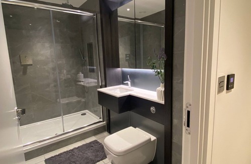 London Borough of Hounslow Apartment | Flat 17 - Marvelous 3 Bed flat in Kewbridge