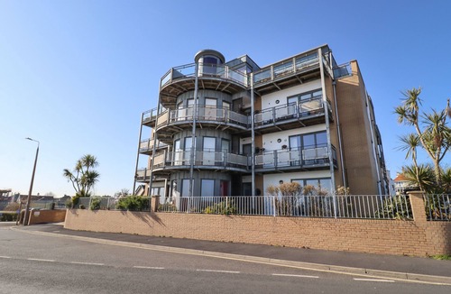 Dovercourt Cottage | Flat 19 By The Beach