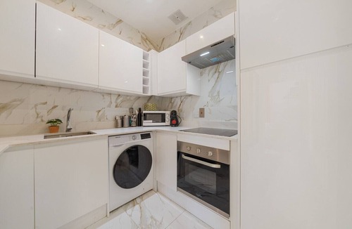 City of Westminster Condo | Flat 2 - 3 Bed · Charming Three Bedroom Apartment