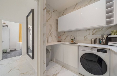 City of Westminster Condo | Flat 2 - 3 Bed · Charming Three Bedroom Apartment