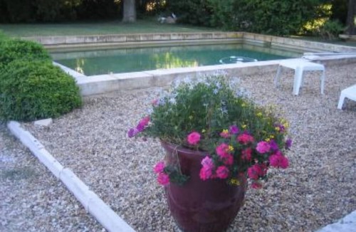 Saint-Saturnin-les-Avignon Apartment | flat - 2 rooms - 3 persons