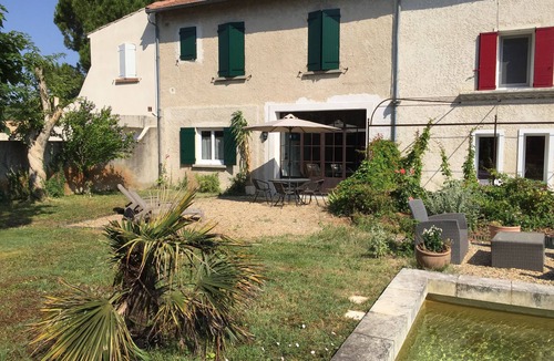 Saint-Saturnin-les-Avignon Apartment | flat - 2 rooms - 3 persons