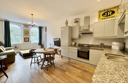 Shoscombe Apartment | Flat 2, Waterloo Apartments