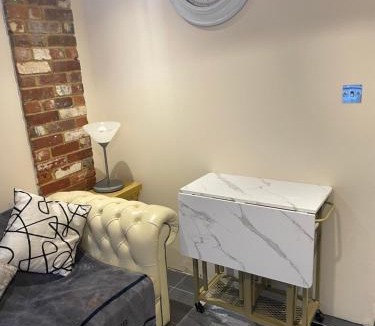 Wokingham Apartment | Flat 3 Meadow View Cozy Getaway