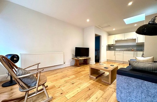 Shoscombe Apartment | Flat 3, Waterloo Apartments