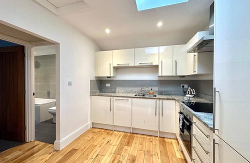 Shoscombe Apartment | Flat 3, Waterloo Apartments