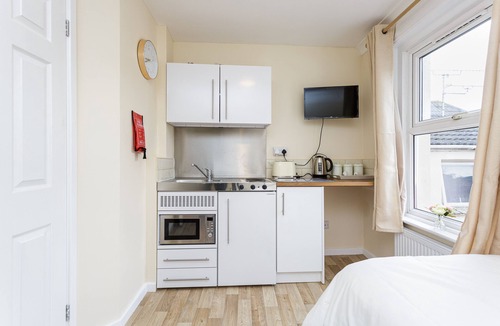Southampton City Centre Apartment | Flat 4 - Luxury Blackberry Apartments
