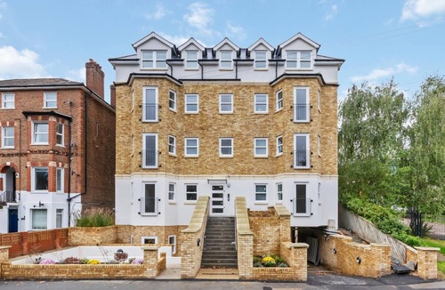 Leatherhead Apartment | Flat 4 Saarb Apartments