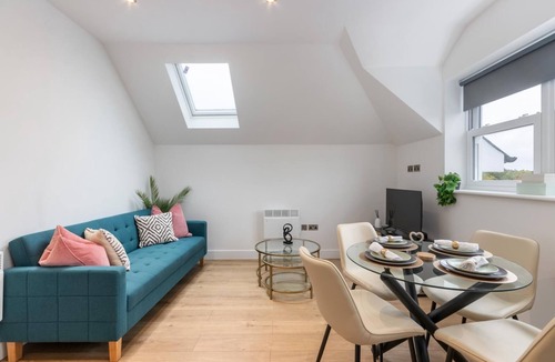 Leatherhead Apartment | Flat 4 Saarb Apartments