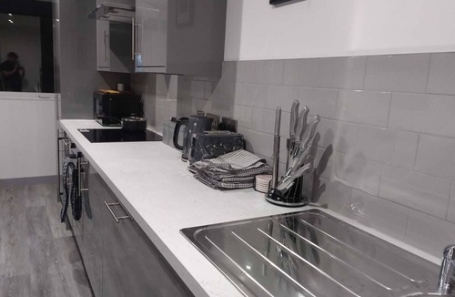 Yeadon Apartment | Flat 407 City View Apartment