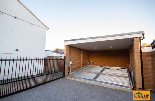 Yiewsley Apartment | Flat 6, Holden Court