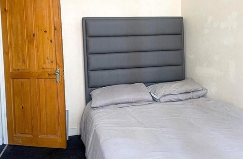 South Camberwell Apartment | Flat 76 Felbridge House