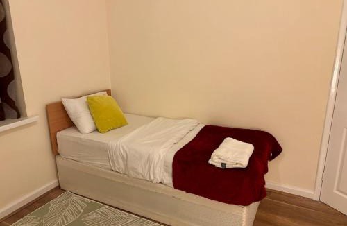 Wolverhampton Apartment | Flat 8 Larches lane