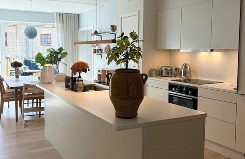 Vesterbro Apartment | Flat by Carlsberg's historic barns with park view