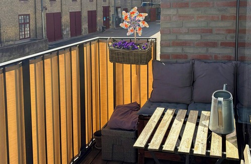 Vesterbro Apartment | Flat by Carlsberg's historic barns with park view