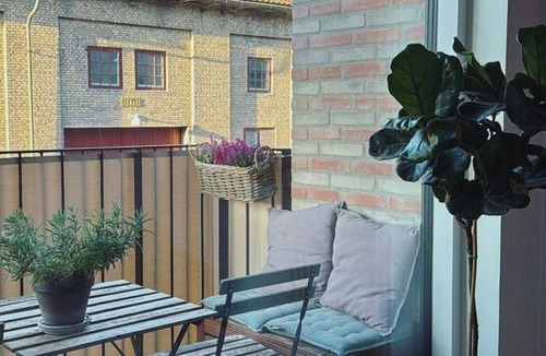 Vesterbro Apartment | Flat by Carlsberg's historic barns with park view
