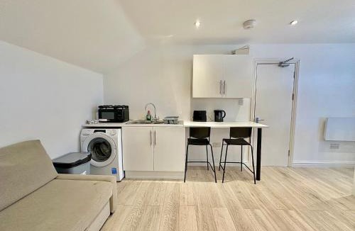 Earlsfield Apartment | Flat C Garratt Lane