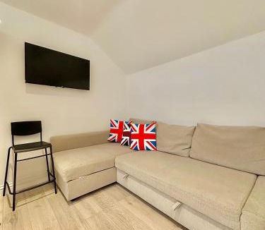 Earlsfield Apartment | Flat C Garratt Lane