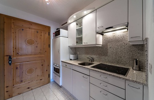 Surlej Apartment | Flat "Chesa Guardaval 10"