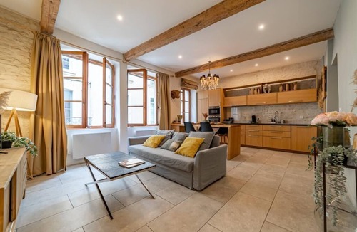 Nimes City Centre Apartment | 🏛️ Flat close to Maison Carrée - ⭐