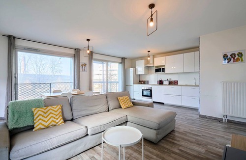 Lille-Moulins Apartment | Flat close to the metro & 2 balconies