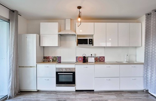 Lille-Moulins Apartment | Flat close to the metro & 2 balconies