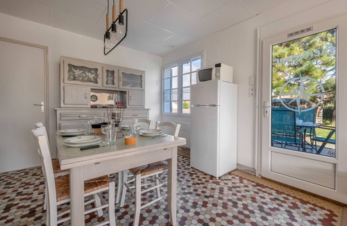 Prefailles Apartment | Flat for 4 with large garden