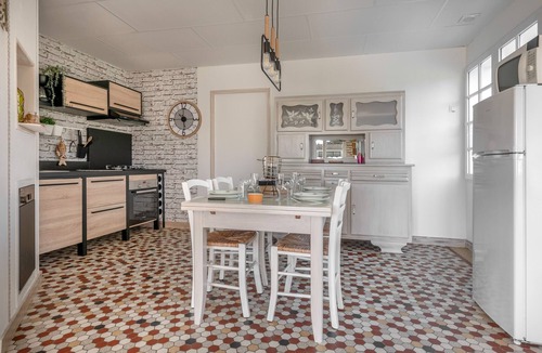 Prefailles Apartment | Flat for 4 with large garden