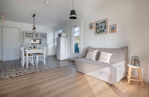 Prefailles Apartment | Flat for 4 with large garden