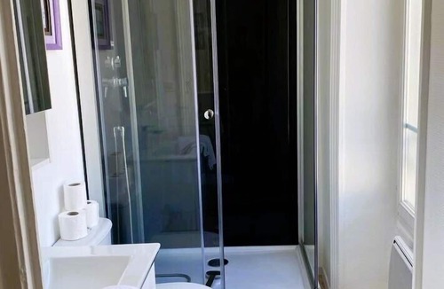 Laval Apartment | Flat Hypercentre - Laval on foot!