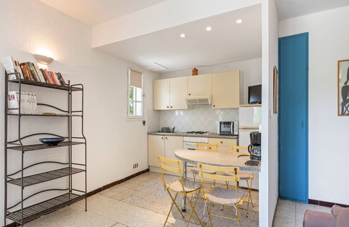 Meze Apartment | Flat in a beautiful building with pool