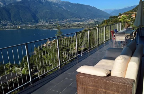 Gambarogno Apartment | Flat in a dream location with Ticino flair