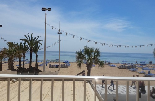 Benidorm Centro Condo | Flat in Benidorm Renovated Frontline with Terrace