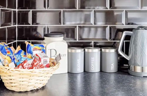 Trafford Apartment | Flat in leafy Sale, Manchester