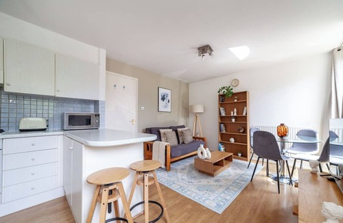 Wapping Apartment | Flat in St Katharine Docks