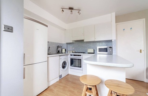 Wapping Apartment | Flat in St Katharine Docks