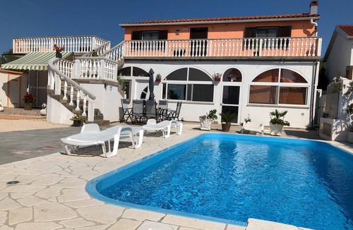 Nin Apartment | Flat in Vrsi with terrace, next to the beach