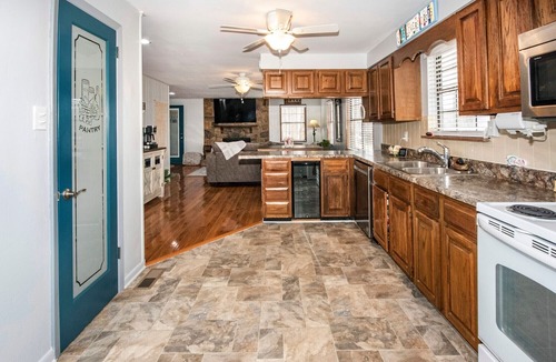 Andersonville House | FLAT lot, Lakefront Ranch Style Hm, Norris Lake, DISCOUNTS Available, pvt. dock