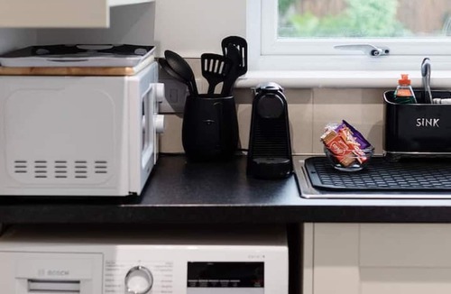 Rosudgeon Apartment | Flat/private garden, coastal walking