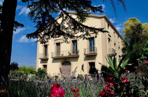 La Torre de Claramunt House | Flat Riu d'Agost with garden terrace