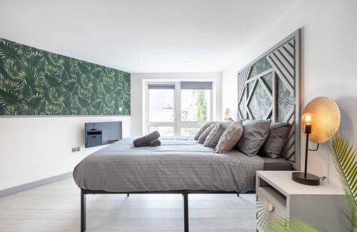 East Acton Apartment | Flat - Sleeps 2 & Parking