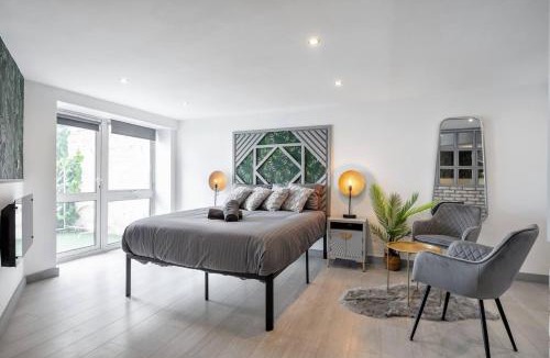 East Acton Apartment | Flat - Sleeps 2 & Parking