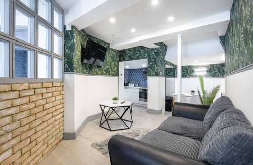 East Acton Apartment | Flat - Sleeps 2 & Parking