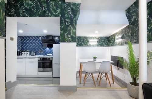 East Acton Apartment | Flat - Sleeps 2 & Parking