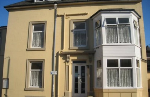 Great Yarmouth Apartment | Flat Sleeps 2 with On-Street Parking