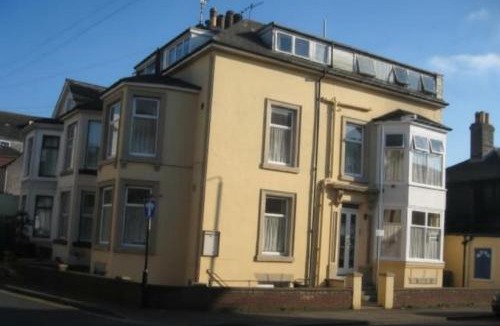 Great Yarmouth Apartment | Flat Sleeps 2 with On-Street Parking